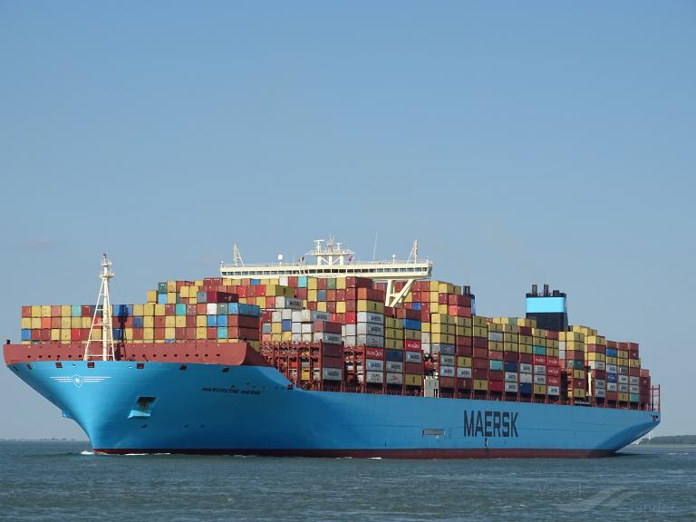 container ship maersk