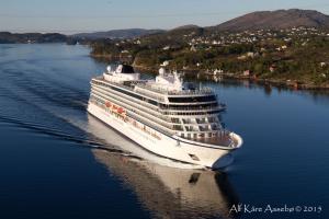 viking star cruise ship current position