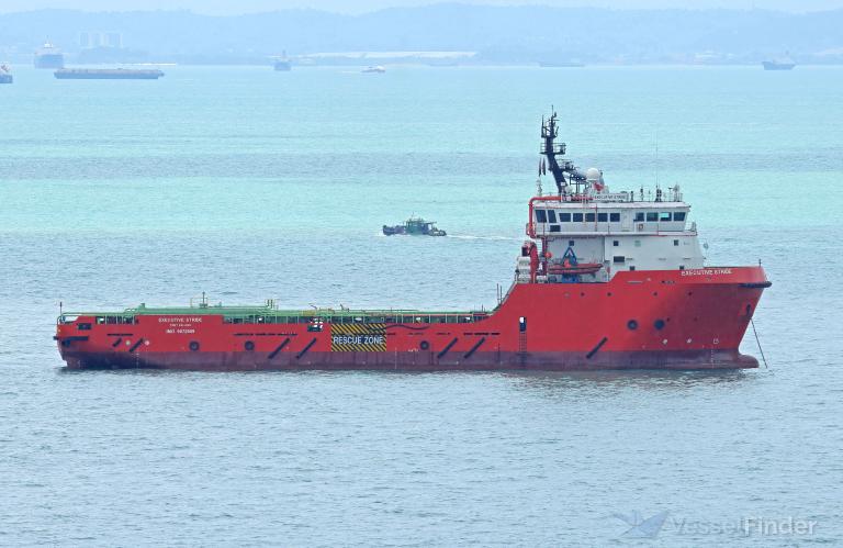 EXECUTIVE STRIDE photo