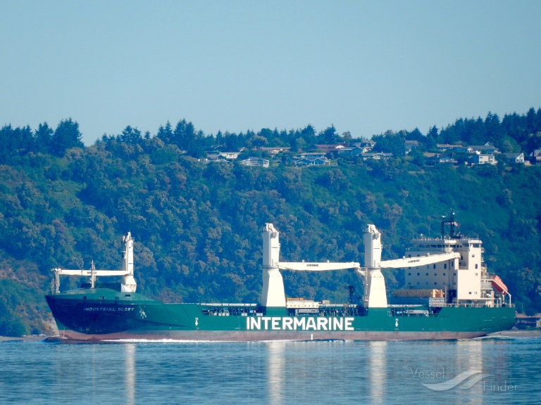 A ship carrying 350 tons. Taha судно. Корабль Ocean Glory.