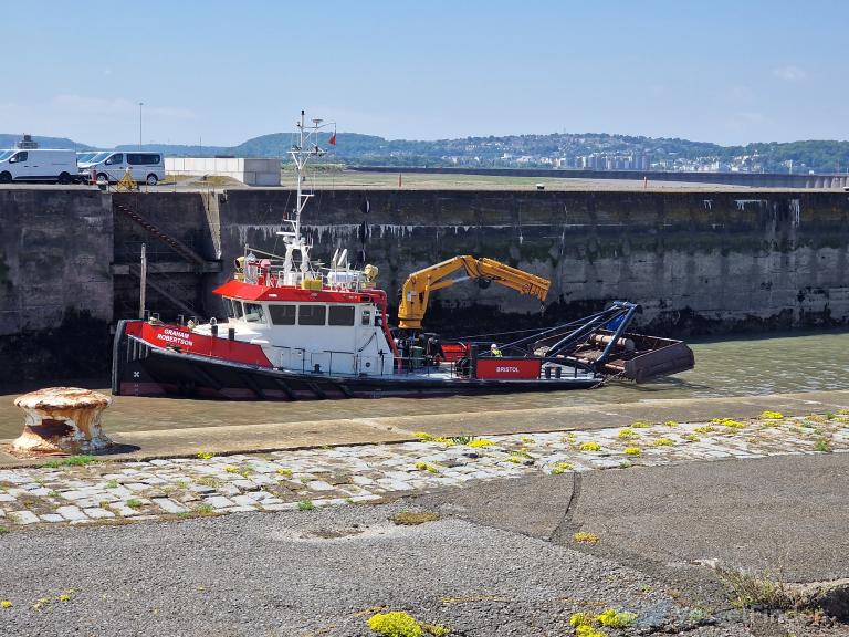 GRAHAM ROBERTSON photo