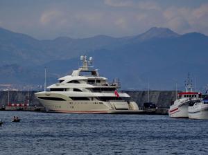 Mona lisa yacht dubai