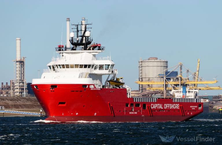 ship photo by marcel coster