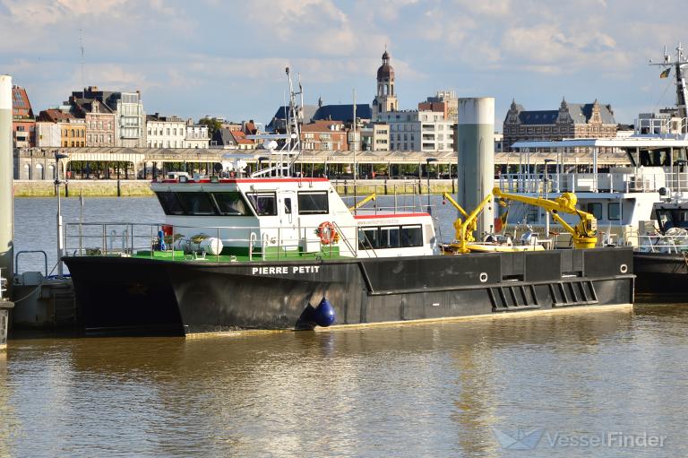 PIERRE PETIT SURVEY photo