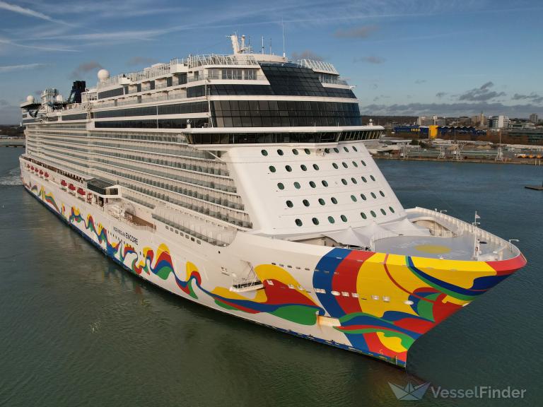 NORWEGIAN ENCORE photo