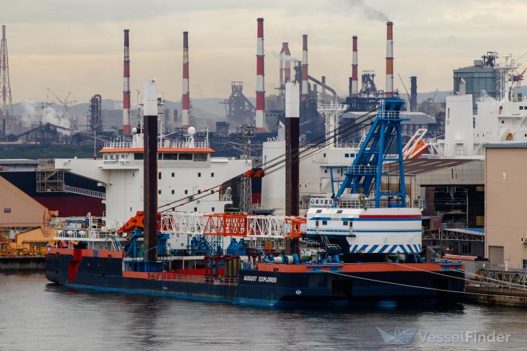 AUGUST EXPLORER photo