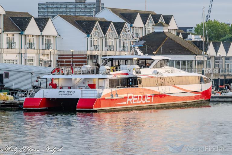 RED JET 6