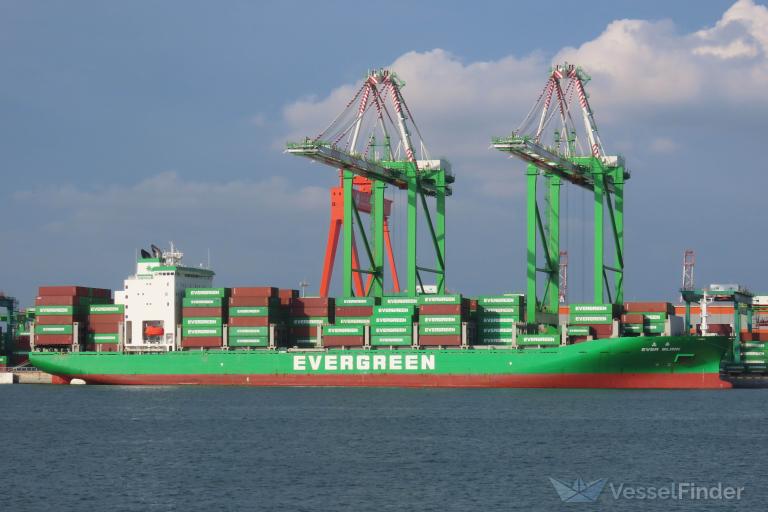 ship photo by Ya Ray Yang