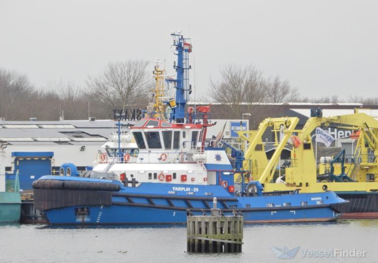 ship photo by Cornelis Niemantsverdriet