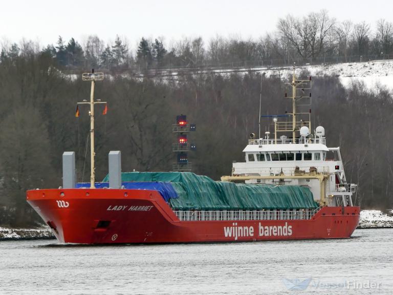 ship photo by Wolfgang Berthel