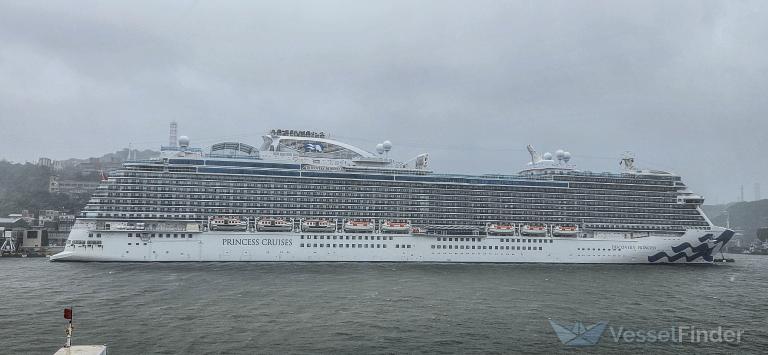 ship photo by Ya Ray Yang