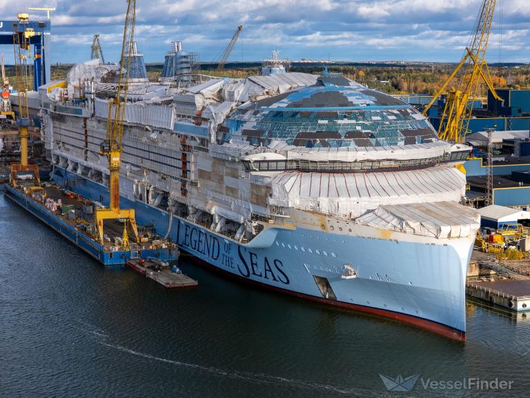 LEGEND OF THE SEAS photo