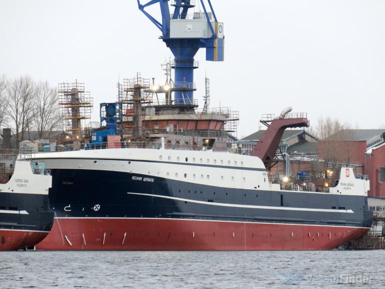 ship photo by b47b56