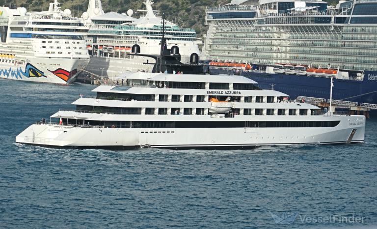 EMERALD AZZURRA photo