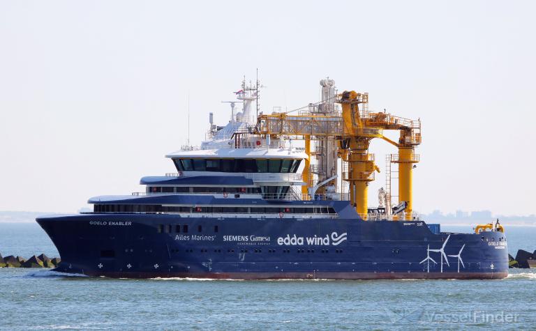 ship photo by Hannes van Rijn