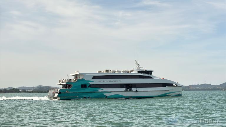 MV PUTRI ANGGRENI 03 photo