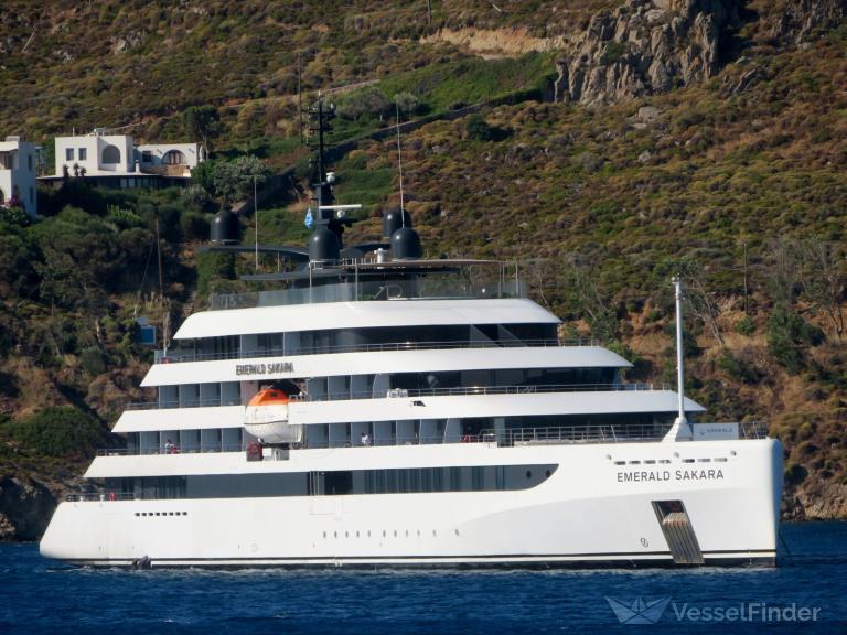 EMERALD SAKARA photo