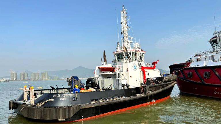 M.T.NEEL KOMOL photo