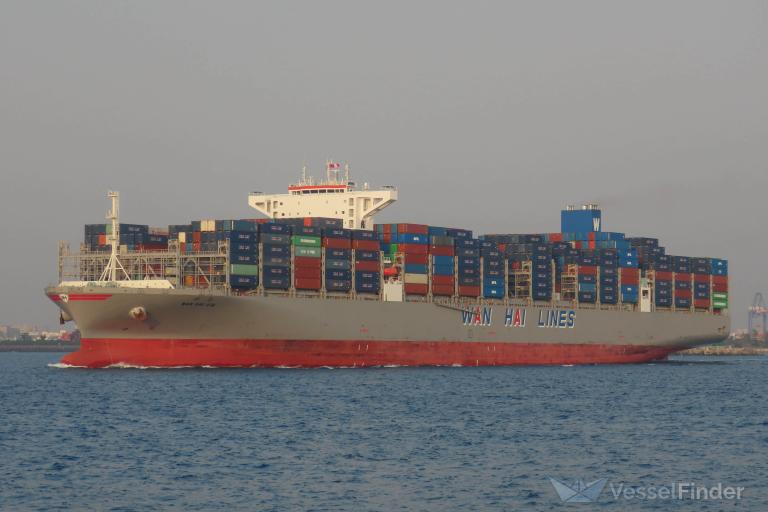 ship photo by Ya Ray Yang