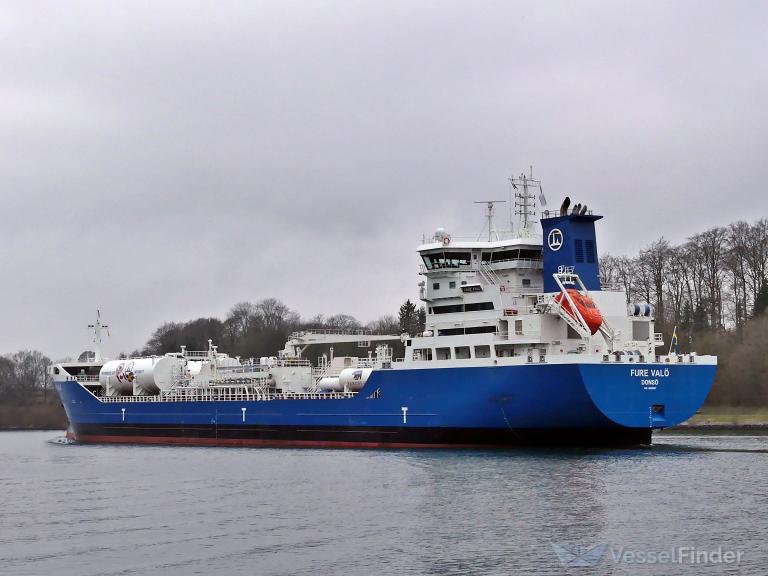 ship photo by Wolfgang Berthel