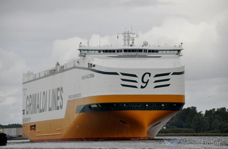 ship photo by RuudCoster